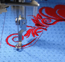Load image into Gallery viewer, Hearts machine embroidery design - Valentine's Day